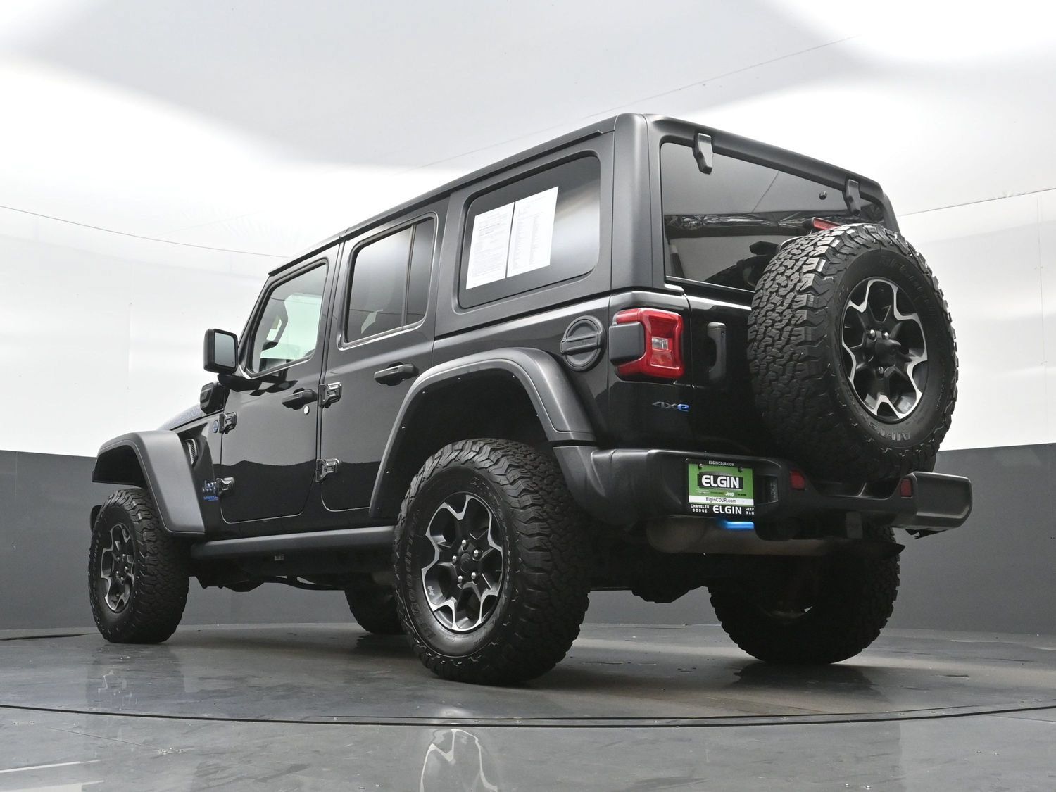 Used 2021 Jeep Wrangler Unlimited Rubicon 4xe w/ Cold Weather Group AWD/4WD image 29