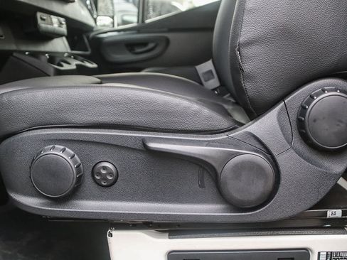 Used 2025 Mercedes-Benz Sprinter 2500 image 18