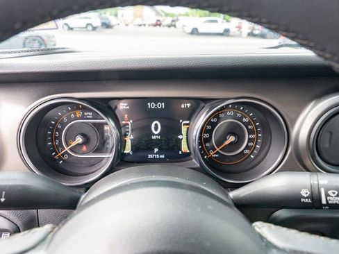 Certified 2023 Jeep Gladiator Sport AWD/4WD image 18