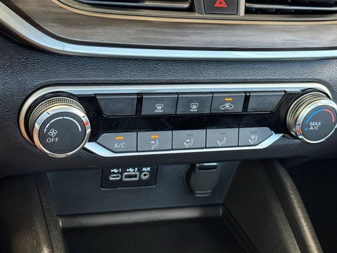 Used 2025 Nissan Altima 2.5 SV FWD image 19