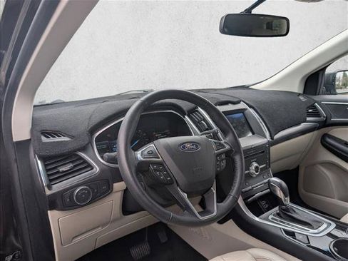 Used 2018 Ford Edge Titanium w/ Equipment Group 301A image 9