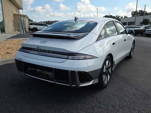 Certified 2024 Hyundai Ioniq 6 SE RWD image 4