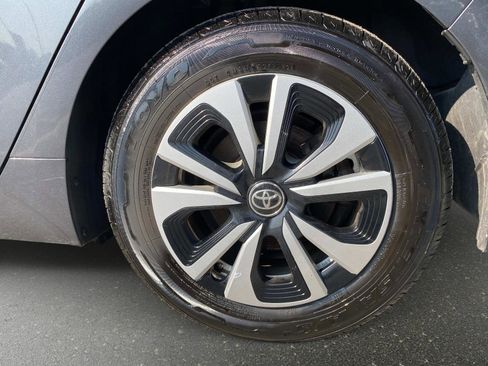 Used 2017 Toyota Prius Prime Plus image 5