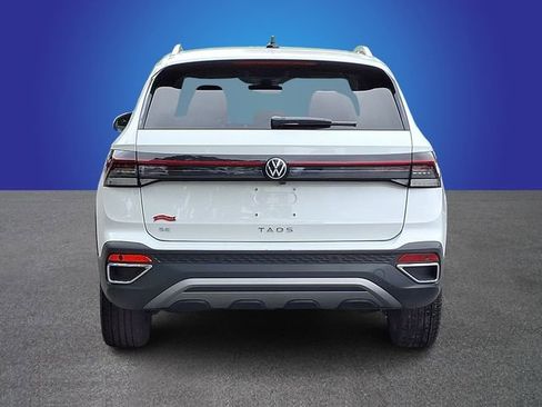 Used 2025 Volkswagen Taos SE FWD image 5