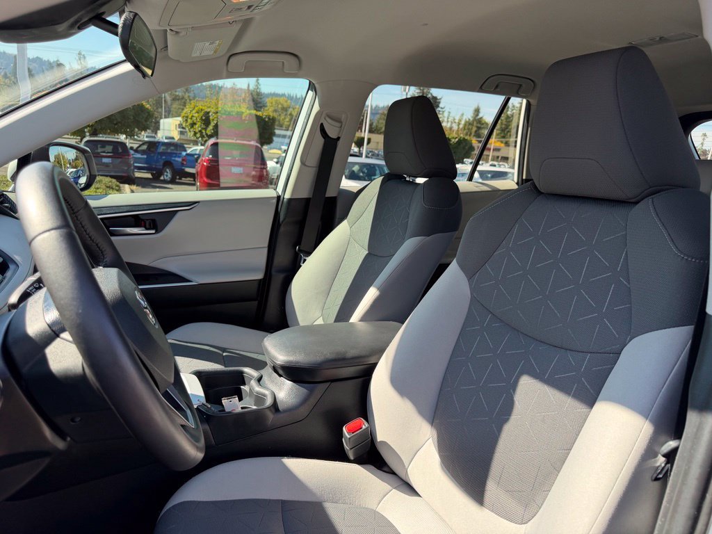 Used 2020 Toyota RAV4 XLE w/ XLE Grade Weather Package AWD/4WD image 14