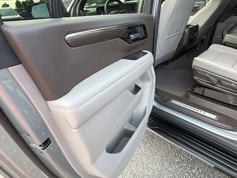 New 2026 Chevrolet Suburban LT w/ Comfort Package AWD/4WD image 17