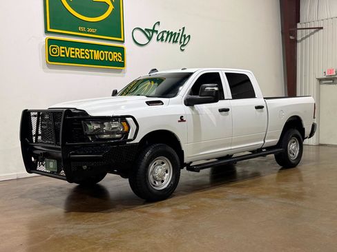 Used 2023 RAM 2500 Tradesman AWD/4WD image 3