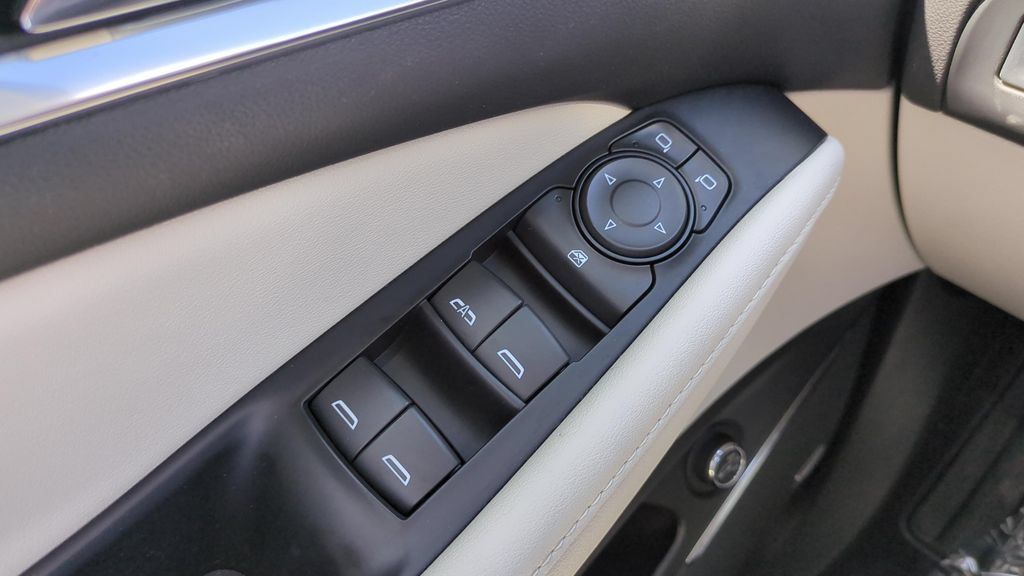 Used 2022 Buick Enclave Essence w/ Sound and Sites Package FWD image 19