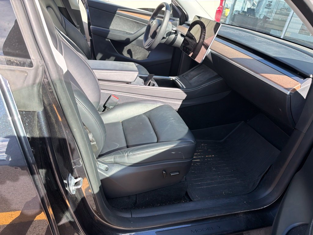 Used 2024 Tesla Model Y Performance AWD/4WD image 24