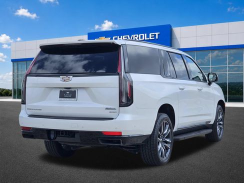 Used 2023 Cadillac Escalade ESV Sport w/ Heavy-Duty Trailer Package AWD/4WD image 5