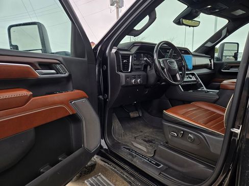 Used 2024 GMC Sierra 2500 Denali Ultimate w/ Max Trailering Package image 9