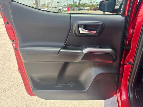 Used 2019 Toyota Tacoma TRD Sport AWD/4WD image 14