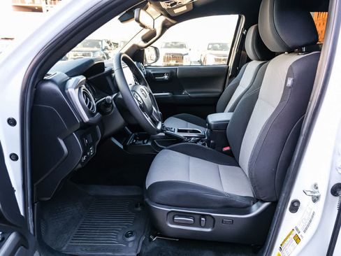 Certified 2023 Toyota Tacoma TRD Off-Road AWD/4WD image 21