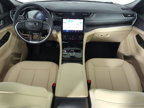 Used 2025 Jeep Grand Cherokee L Limited image 15