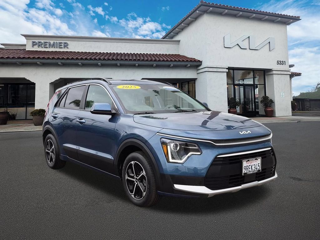 Certified 2025 Kia Niro EX FWD image 2