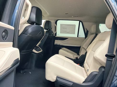 New 2027 Lincoln Navigator L Premier AWD/4WD image 22