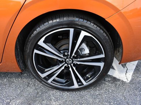 Used 2022 Nissan Sentra SR w/ SR Premium Package FWD image 32