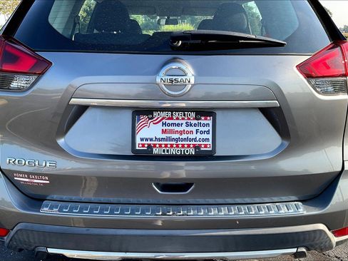 Used 2018 Nissan Rogue S image 29