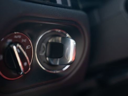 Certified 2025 Porsche Macan image 29