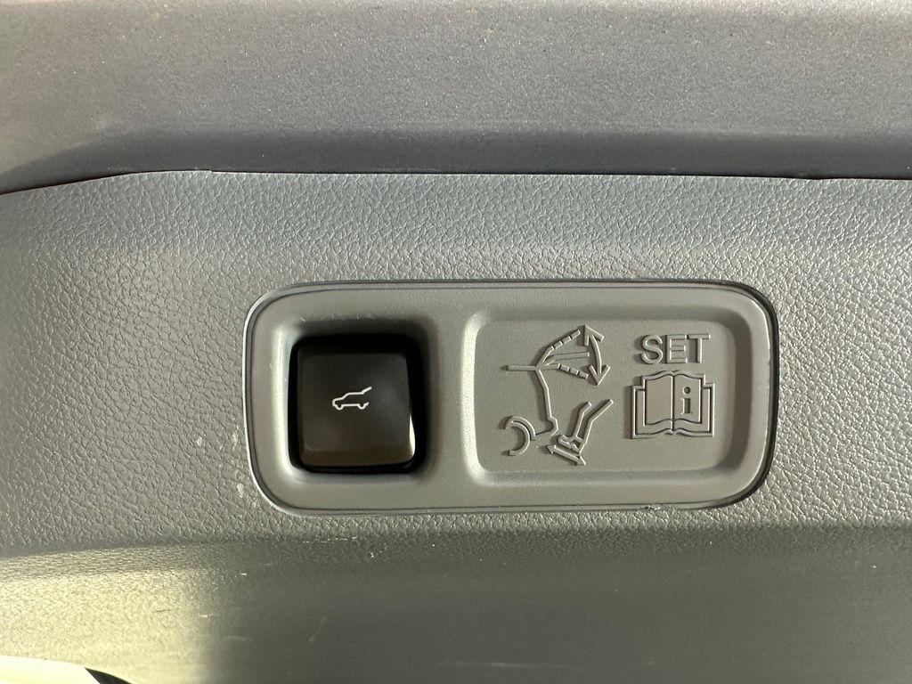 Used 2023 Lincoln Navigator Black Label AWD/4WD image 8
