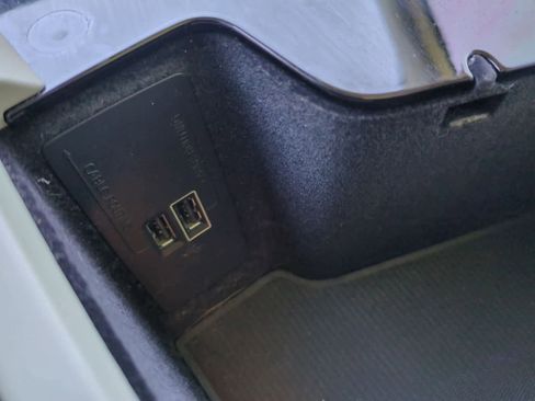 Used 2018 Volvo XC60 T8 Inscription w/ Advanced Package image 31