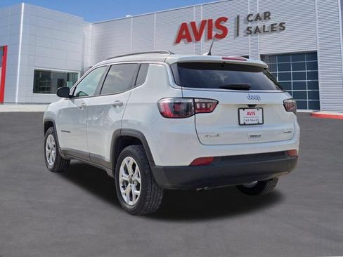 Used 2025 Jeep Compass Latitude w/ Sun & Sound Group AWD/4WD image 10