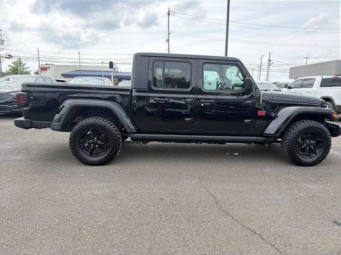 Used 2023 Jeep Gladiator Sport AWD/4WD image 6
