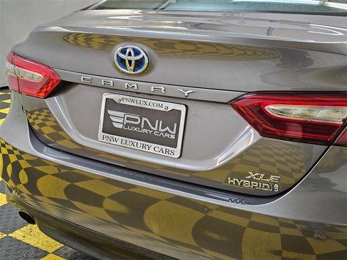 Used 2018 Toyota Camry XLE image 13