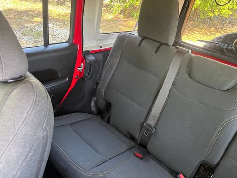 Used 2025 Jeep Wrangler Unlimited Sport AWD/4WD image 39