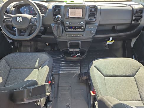 Used 2025 RAM ProMaster 2500 w/ Convenience Group image 9
