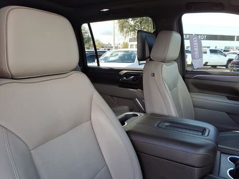 Used 2021 GMC Yukon XL SLT w/ SLT Premium Package image 13