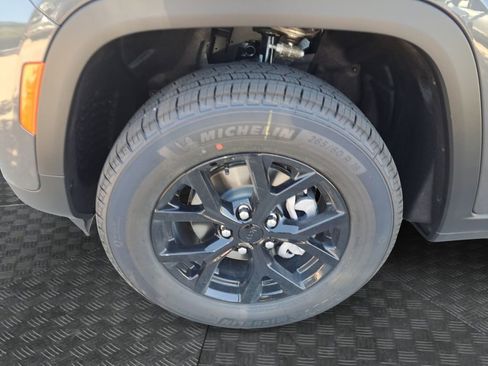 New 2025 Jeep Grand Cherokee Altitude image 23