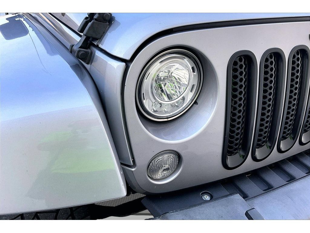Used 2017 Jeep Wrangler Unlimited Rubicon w/ Connectivity Group AWD/4WD image 52