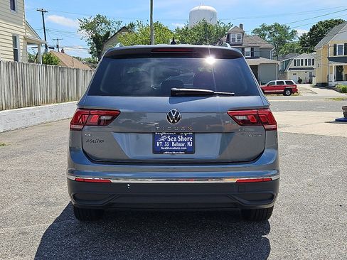 Used 2022 Volkswagen Tiguan SE w/ Panoramic Sunroof Package AWD/4WD image 6