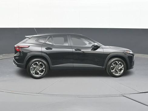 Used 2026 Chevrolet Trax LT w/ LT Convenience Package FWD image 16