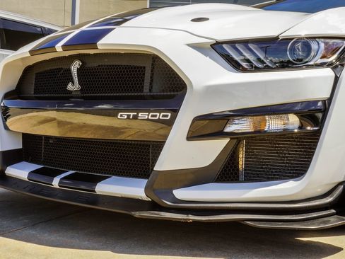 Used 2022 Ford Mustang Shelby GT500 w/ Technology Package RWD image 2