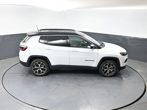 Used 2025 Jeep Compass Limited AWD/4WD image 39