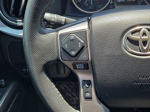 Used 2021 Toyota Tacoma SR5 RWD image 17