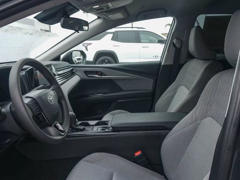 Used 2025 Toyota Camry LE FWD image 18