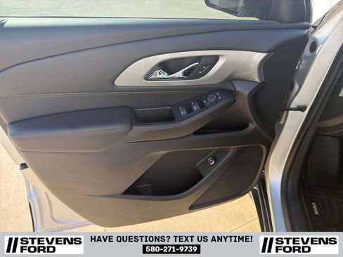 Used 2021 Chevrolet Traverse LT FWD image 21