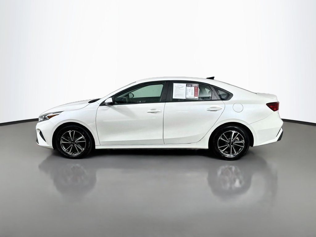 Used 2023 Kia Forte LXS w/ LXS Technology Package FWD image 5