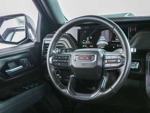 Used 2025 GMC Yukon XL AT4 w/ AT4 Premium Package AWD/4WD image 13
