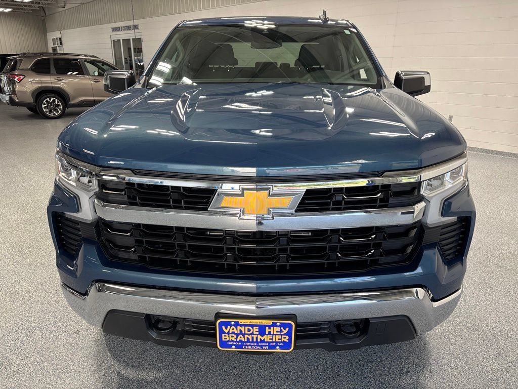 Used 2024 Chevrolet Silverado 1500 LT AWD/4WD image 2