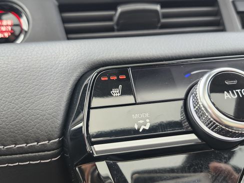 Used 2024 Honda Pilot Touring image 10