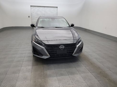 Used 2025 Nissan Altima 2.5 SV FWD image 14