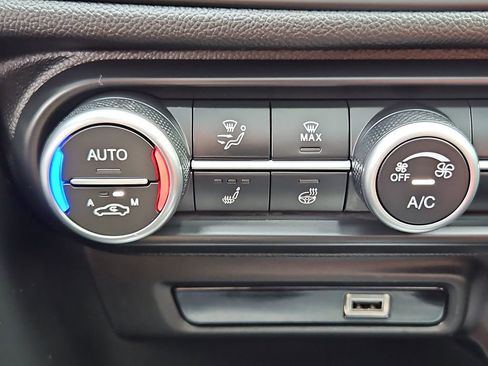 Used 2023 Alfa Romeo Giulia Veloce image 14