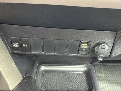 Used 2015 Toyota RAV4 XLE AWD/4WD image 38