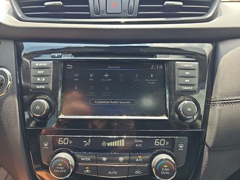 Used 2020 Nissan Rogue SL FWD image 18