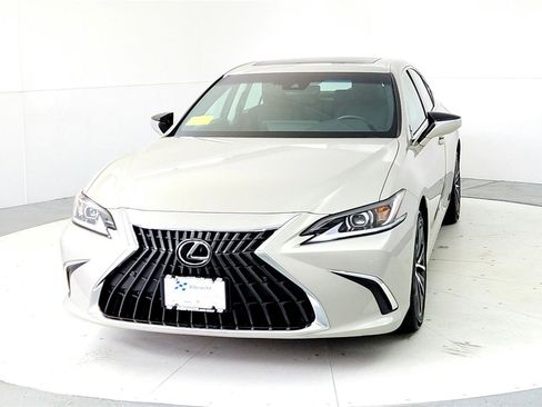 Used 2023 Lexus ES 250 w/ Premium Package image 2