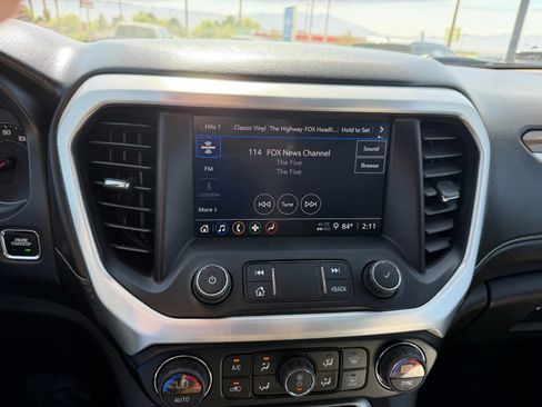 Used 2022 GMC Acadia SLE image 10